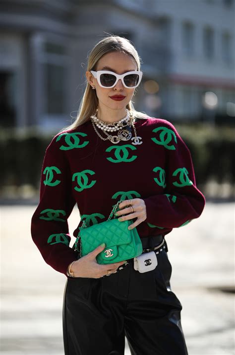 Borse Chanel Estate 2021: il modello 11.12 nei look street style.